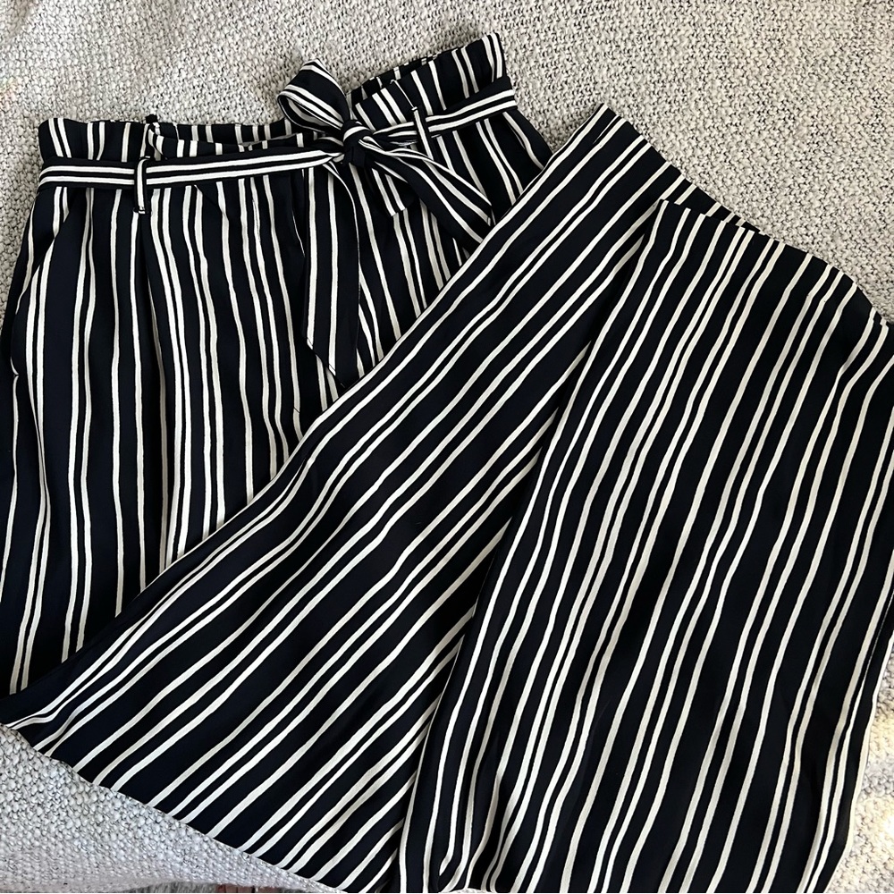 H&M black and white wide leg pants, size 10